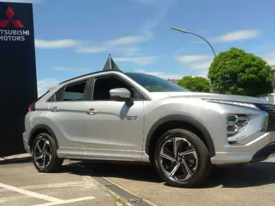 Gebraucht Mitsubishi Eclipse Cross Plus 188 PS (138 kW) 2022 Sterlingsilber SUV