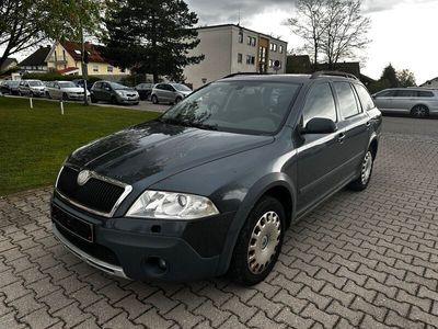 gebraucht Skoda Octavia Scout 2.0TDI 4x4 8-f. / Klimaa. / Xenon / SZH / AHK