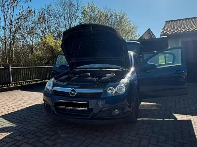Gebraucht Opel Astra 105 PS (77 kW) 2006 Blau Kleinwagen