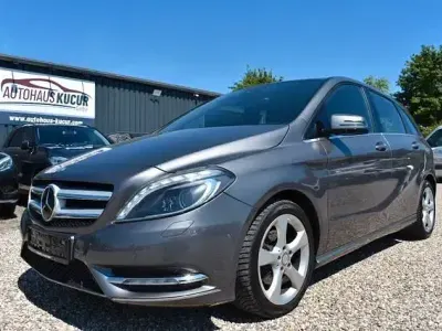 Gebraucht Mercedes B200 Sport 136 PS (100 kW) 2012 Mountaingrau Kleinwagen