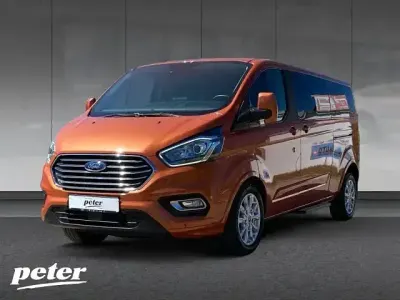 Gebraucht Ford Tourneo Titanium 150 PS (110 kW) 2023 Orange Van / Kleinbus