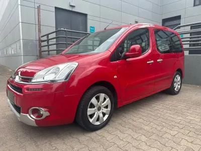 Gebraucht Citroën Berlingo SELECTION 92 PS (67 kW) 2015 Rot Van / Kleinbus