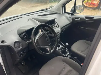 Gebraucht Ford Courier 75 PS (55 kW) 2021 Weiß Van / Kleinbus