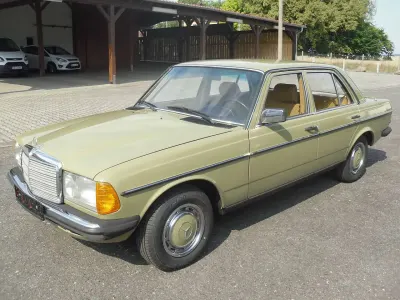 Gebraucht Mercedes 200 109 PS (80 kW) 1983 Grün Limousine
