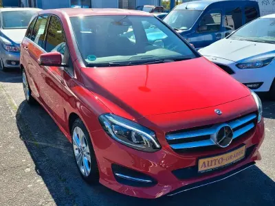 Gebraucht Mercedes B180 Style 122 PS (89 kW) 2018 Jupiterrot uni Van / Kleinbus