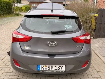 Gebraucht Hyundai i30 Edition 110 PS (80 kW) 2015 Grau Limousine