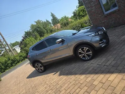 Gebraucht Nissan Qashqai 116 PS (85 kW) 2018 Grau SUV