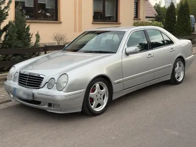 Second-hand Mercedes E220 Avantgarde 143 CP (105 kW) 2000 Argintiu Berlinǎ