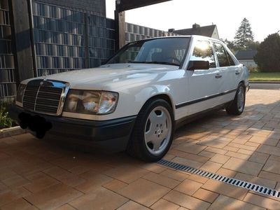 Second-hand Mercedes E250 109 CP (80 kW) 1986 Alb Berlinǎ