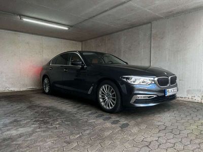 gebraucht BMW 530 530 e Luxury Line 8-fach Bereifung