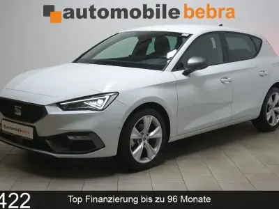 Używany Seat Leon FR 116 KM (85 kW) 2025 Biały Sedan/Limuzyna