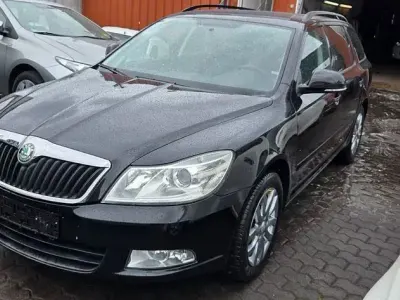 Używany Skoda Octavia Family 110 KM (80 kW) 2011 Czarny Kombi