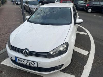 Gebraucht VW Golf VI 122 PS (89 kW) 2010 Weiß Kleinwagen