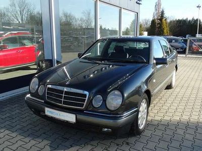 gebraucht Mercedes E320 Automatik ELEGANCE+LEDER+TEMPOMAT