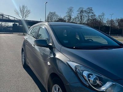 Gebraucht Hyundai i30 99 PS (72 kW) 2013 Grau Kombi