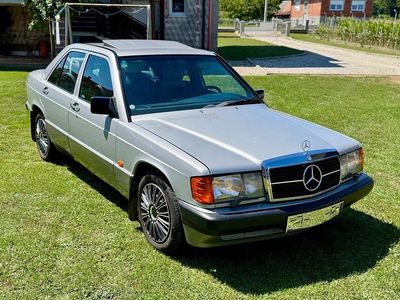 Silber Gebraucht 1989 Mercedes 190 Limousine | 17.999 €