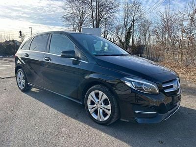 Schwarz Gebraucht 2015 Mercedes B200 Van / Kleinbus | 11.990 € (Guter Preis)