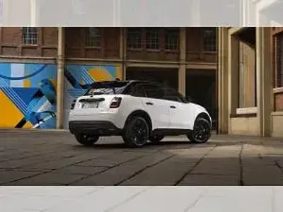Neu Fiat 600 101 PS (74 kW) 2026 Weiß (dach schwarz) SUV