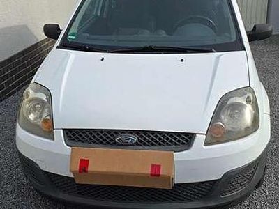 Gebraucht Ford Fiesta Ambiente 68 PS (50 kW) 2006 Weiß Kleinwagen