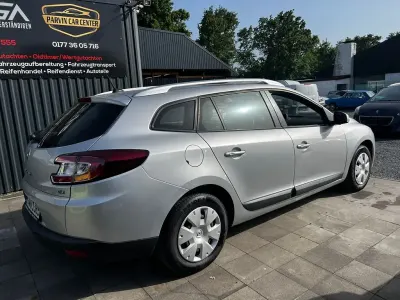 Occasion Renault Mégane Expression 106 ch (77 kW) 2011 Gris Berline