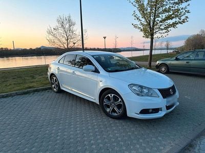 Gebraucht Suzuki Kizashi Sport 178 PS (130 kW) 2012 Weiß Limousine