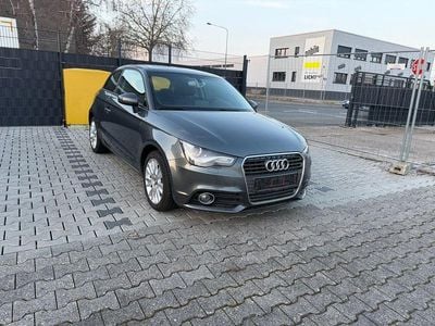 Grau Gebraucht 2011 Audi A1 Ambition Limousine | 5.999 € (Superpreis)