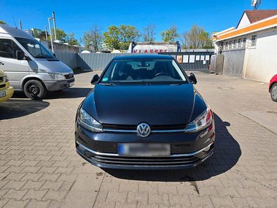 Gebraucht VW Golf VII Sound 110 PS (80 kW) 2018 Schwarz Limousine