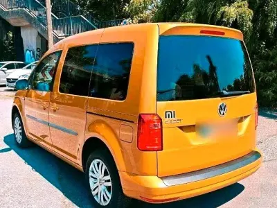 Gebraucht VW Caddy Trendline 125 PS (91 kW) 2017 Gold Van / Kleinbus