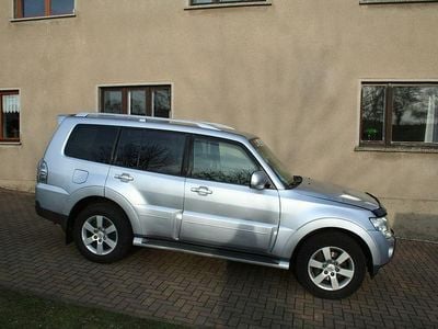 Gebraucht Mitsubishi Pajero Intense 170 PS (125 kW) 2007 Silber SUV