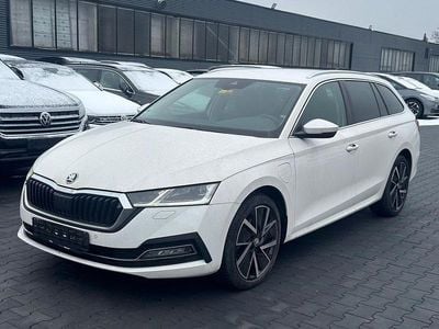 Gebraucht Skoda Octavia First Edition 204 PS (150 kW) 2021 Weiß Limousine