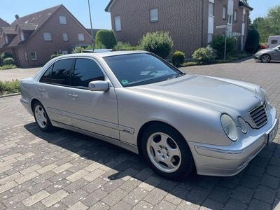 Mercedes E200