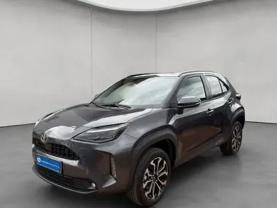 Neu Toyota Yaris Cross 130 PS (95 kW) 2026 Grau SUV