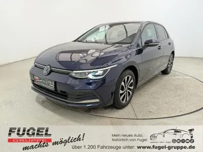 Używany VW Golf VIII Active 150 KM (110 kW) 2023 Niebieski Sedan/Limuzyna