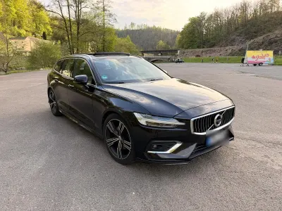 Gebraucht Volvo V60 Inscription 190 PS (139 kW) 2019 Schwarz Kombi