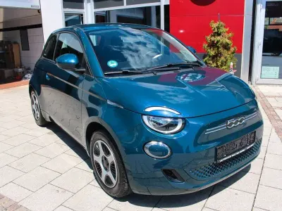 Gebraucht Fiat 500e Action 69 kW (95 PS) 2023 Grün Kleinwagen