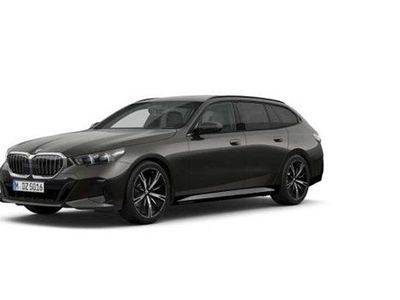 Gebraucht BMW 520 M Sport 208 PS (152 kW) 2025 Sophistograu brillanteffekt Kombi
