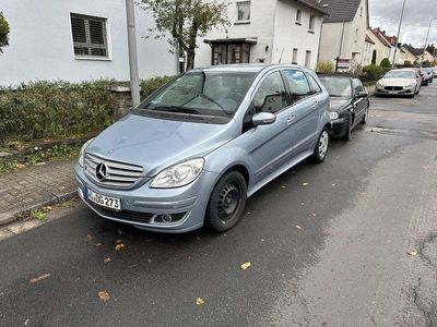Mercedes B200