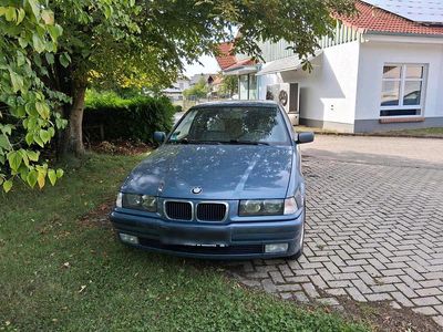 Gebraucht BMW 316 105 PS (77 kW) 1999 Blau
