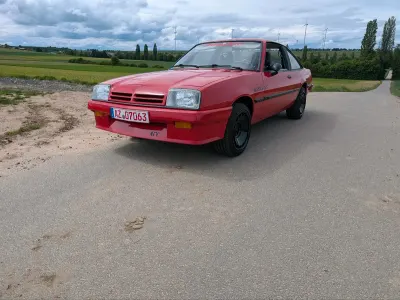 Używany Opel Manta 75 KM (55 kW) 1985 Czerwony Coupe