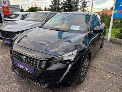 Gebraucht Peugeot e-208 Active 100 kW (136 PS) 2021 Schwarz perla nera metallic Kleinwagen