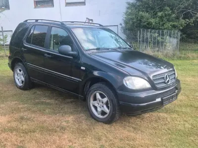 Gebraucht Mercedes ML320 218 PS (160 kW) 1999 Schwarz SUV
