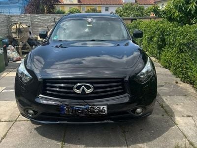 Infiniti QX70
