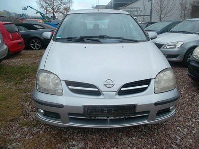 Nissan Almera Tino