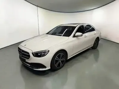 Gebraucht Mercedes E200 205 PS (150 kW) 2022 Hellelfenbein Limousine