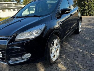 Gebraucht Ford Kuga Titanium 150 PS (110 kW) 2015 Schwarz SUV