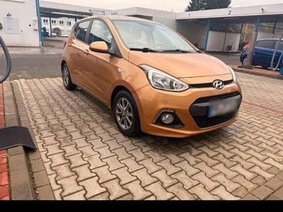 Gold Gebraucht 2014 Hyundai i10 Edition Kleinwagen | 4.000 € (Etwas zu teuer)