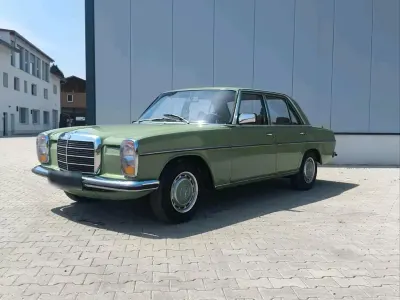 Brugt Mercedes W115 1974 Grøn Sedan