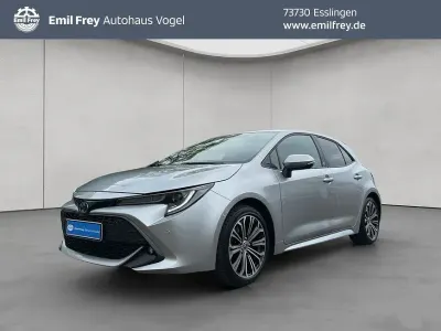 Gebraucht Toyota Corolla Team 184 PS (135 kW) 2022 Shimmering silver metallic Kombi