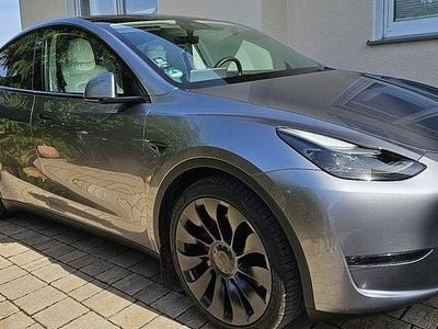 Silber Gebraucht 2023 Tesla Model Y Performance SUV | 39.555 € (Fairer Preis)