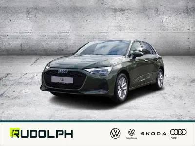 Gebraucht Audi A3 Ambiente 116 PS (85 kW) 2024 Gruen Limousine